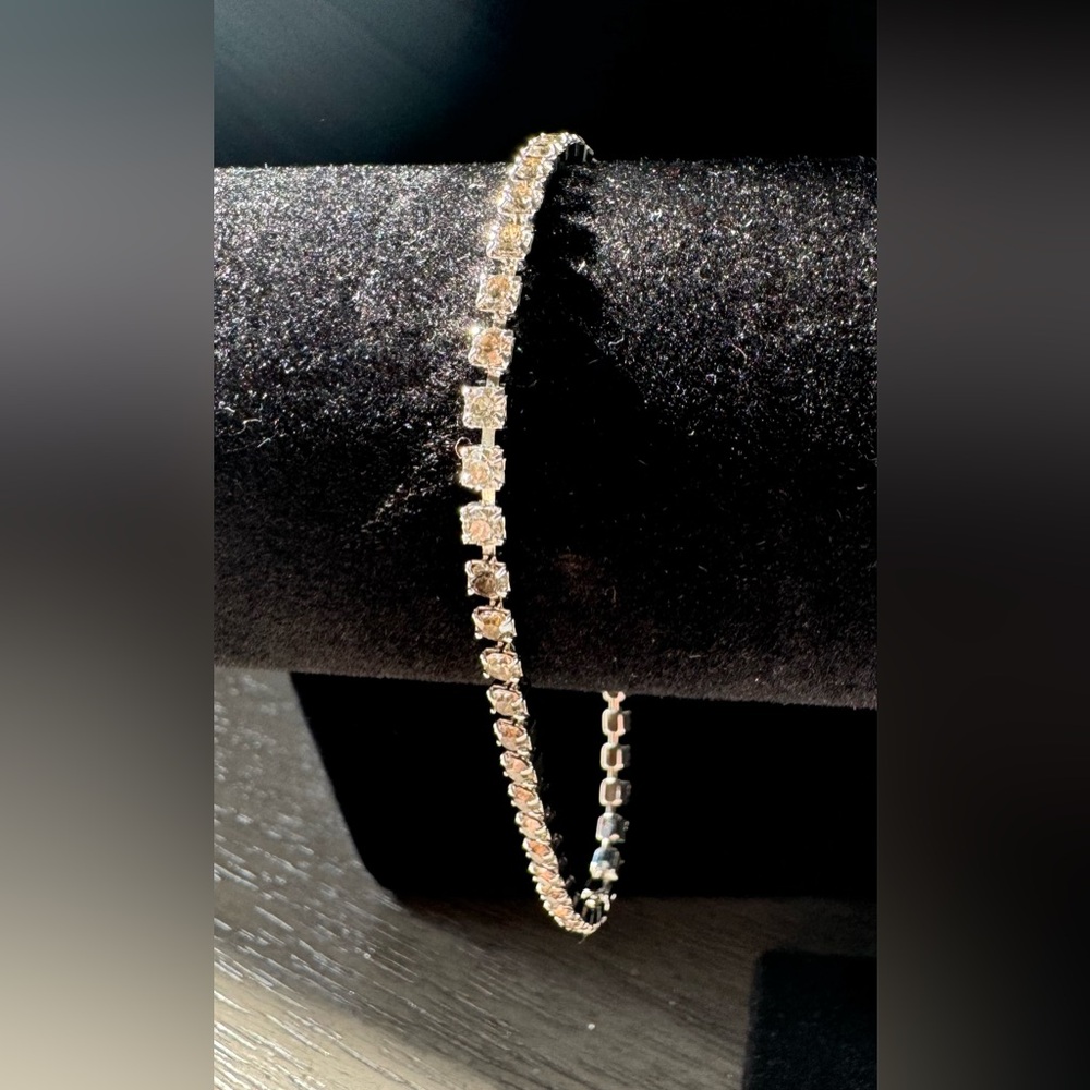 Silver Tone Rhinestone Tennis Bracelet 8 1/2” long